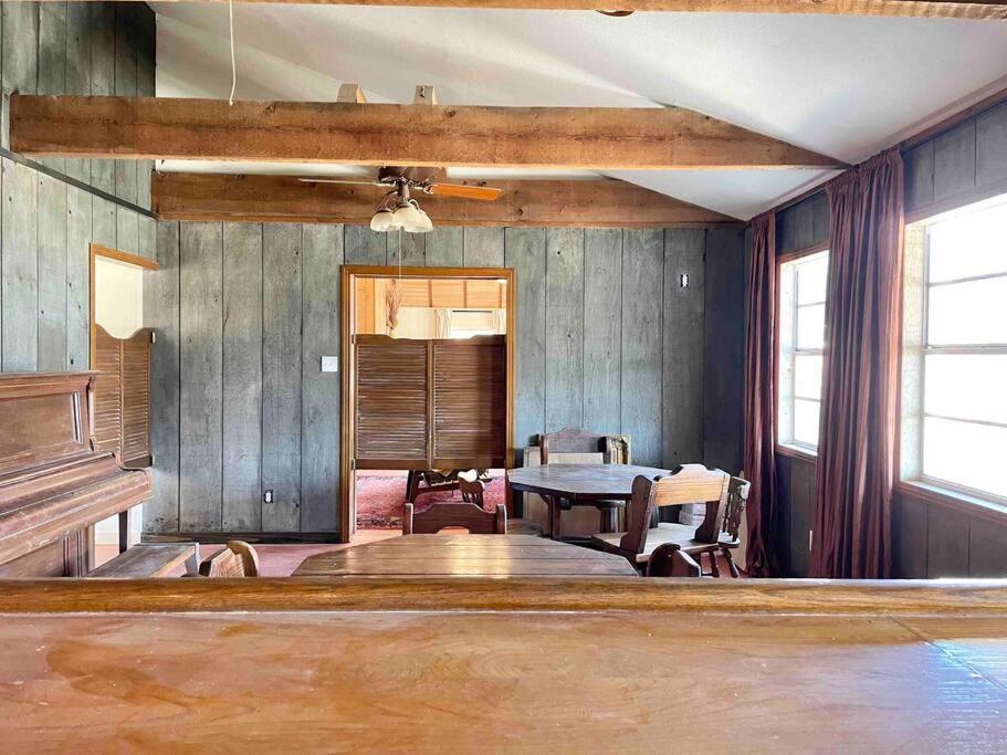 Private Old West Ranch with Saloon Gatherings - Housity