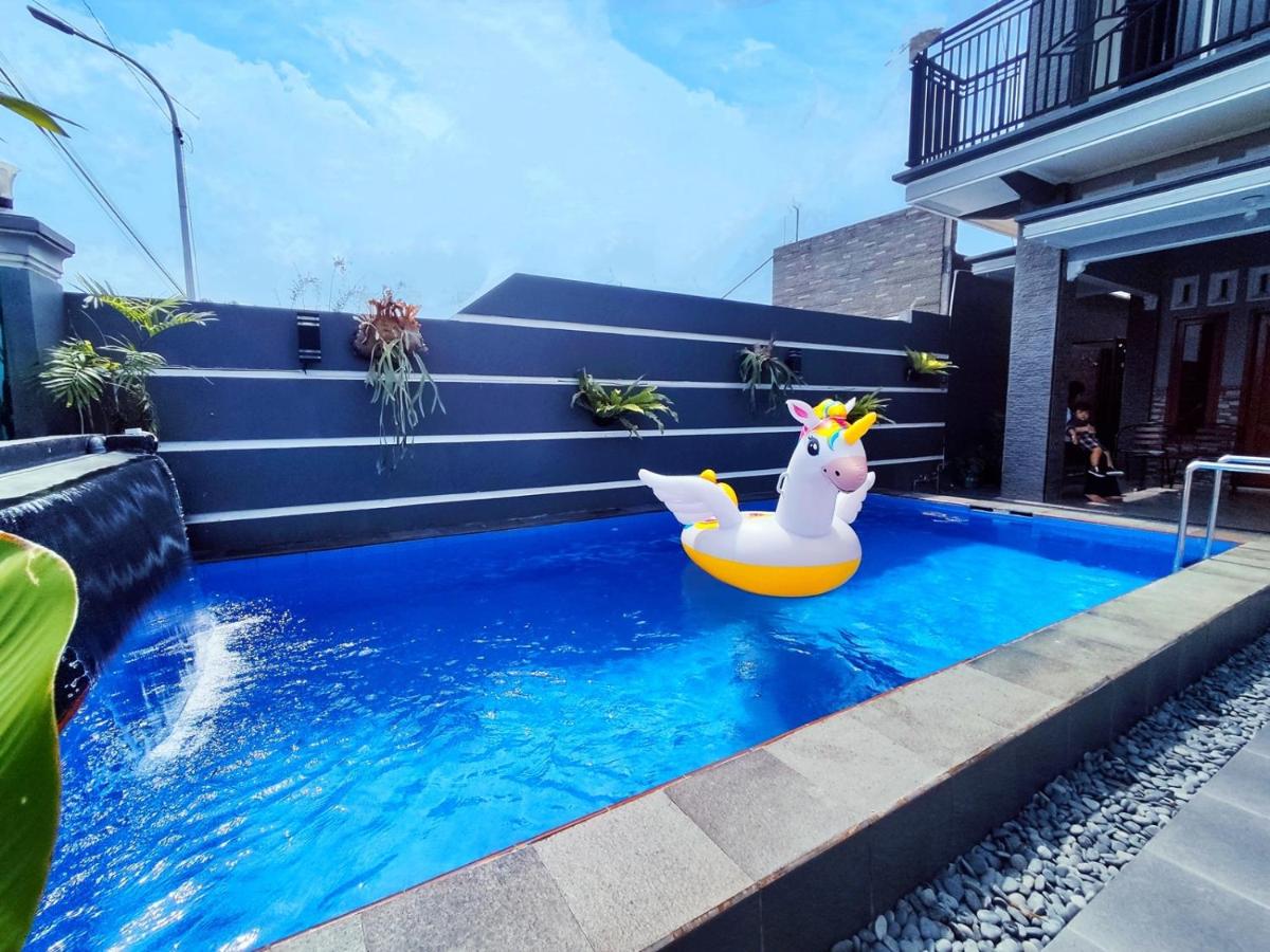 Villa Indika Private Pool Kota Batu - Housity