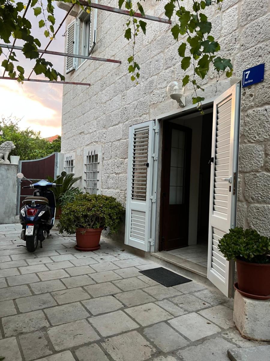 Jakov Apartments - Housity