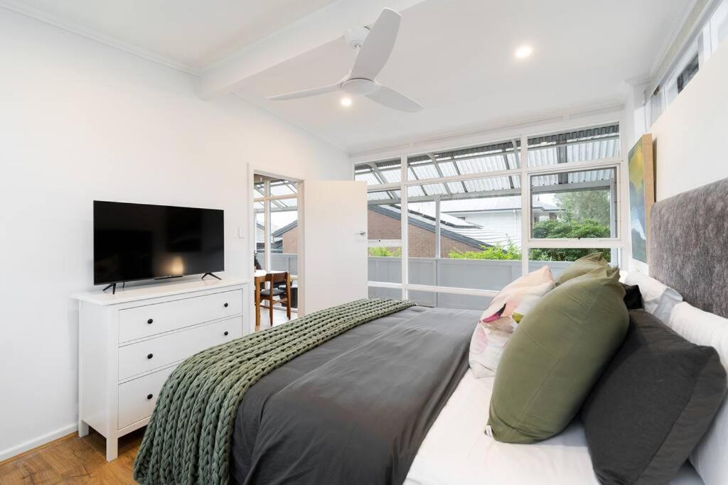 Modern Stylish Self-contained Apartment - Housity
