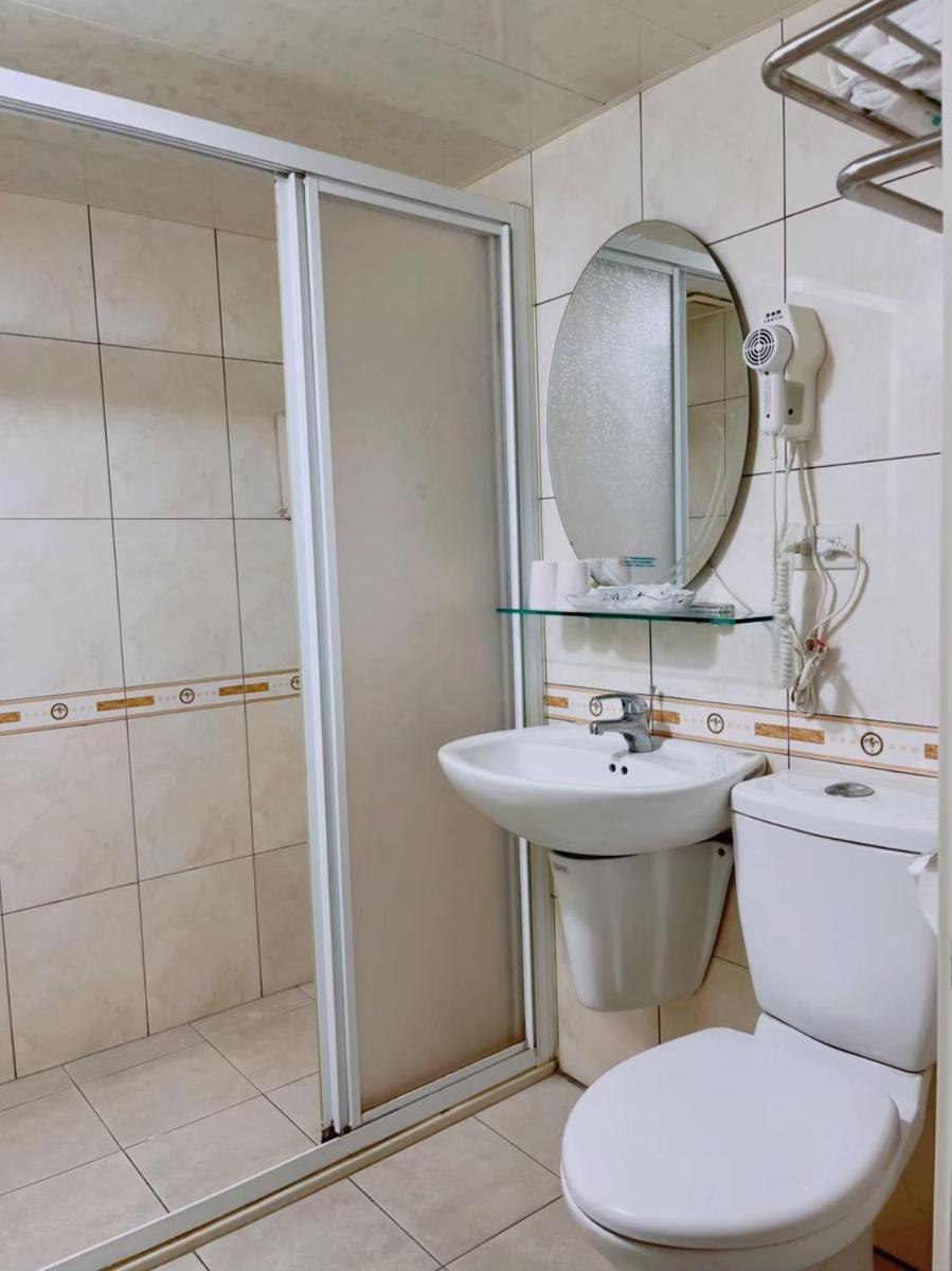 New KM Hotel - Housity