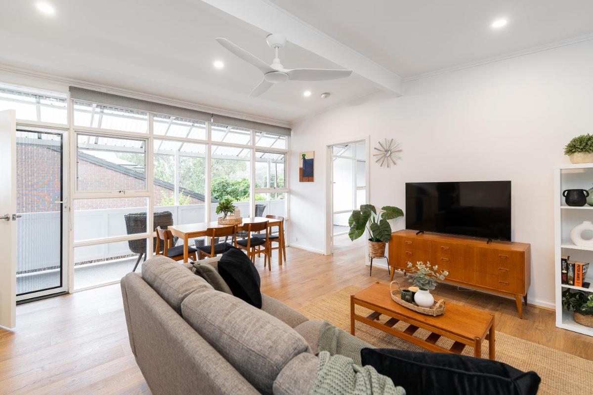 Modern Stylish Self-contained Apartment - Housity