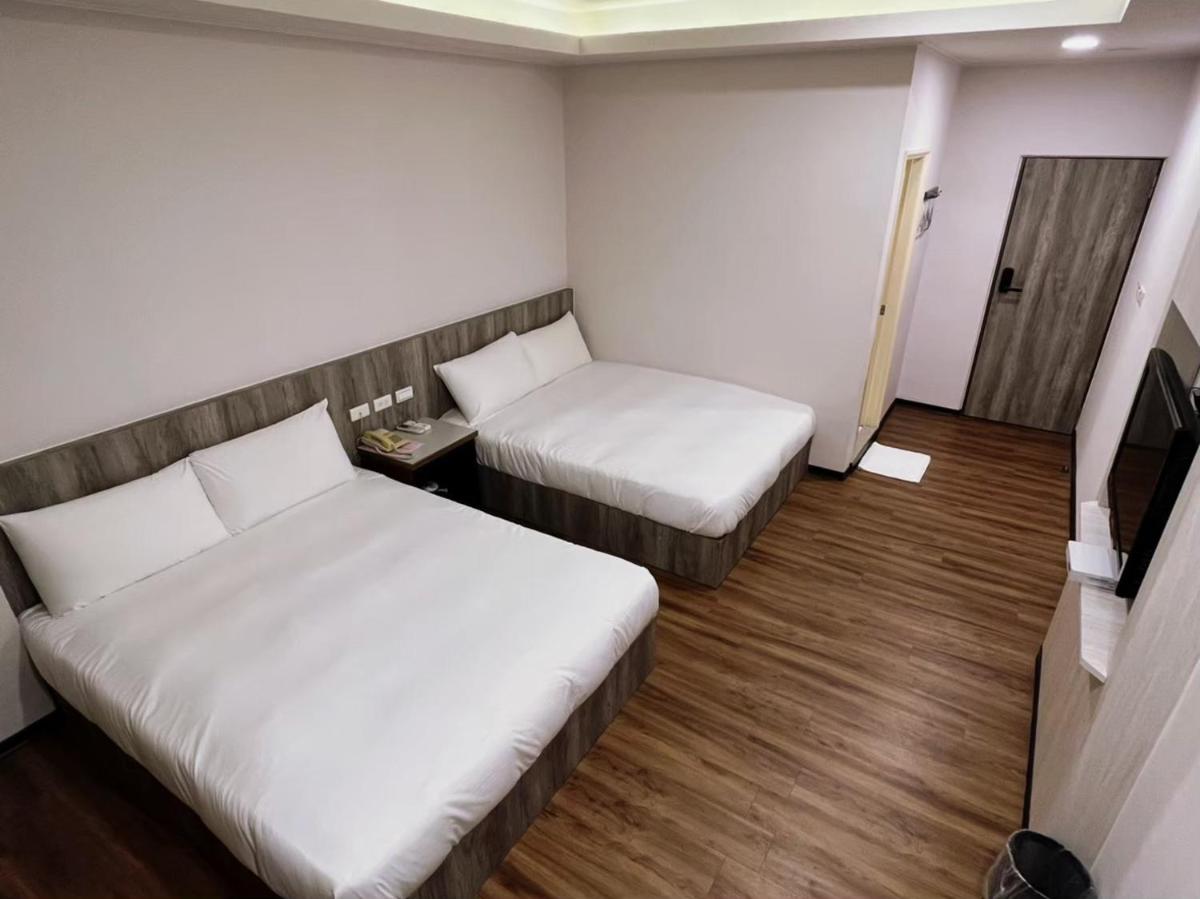 New KM Hotel - Housity