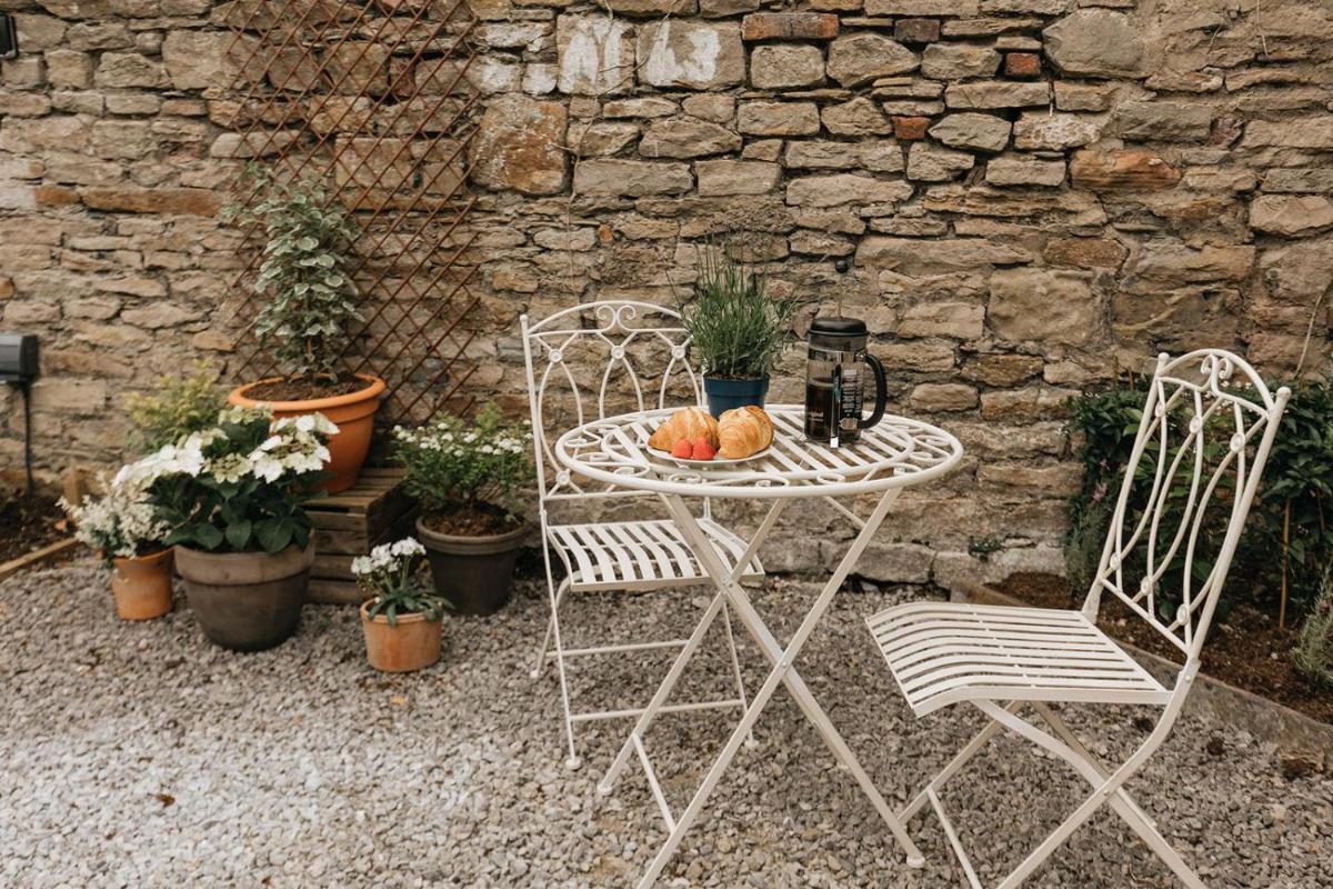 WENSLEYDALE, OLD SCHOOL ROOMS - Ground Floor Luxury Apartment in Richmond, North Yorkshire - Housity