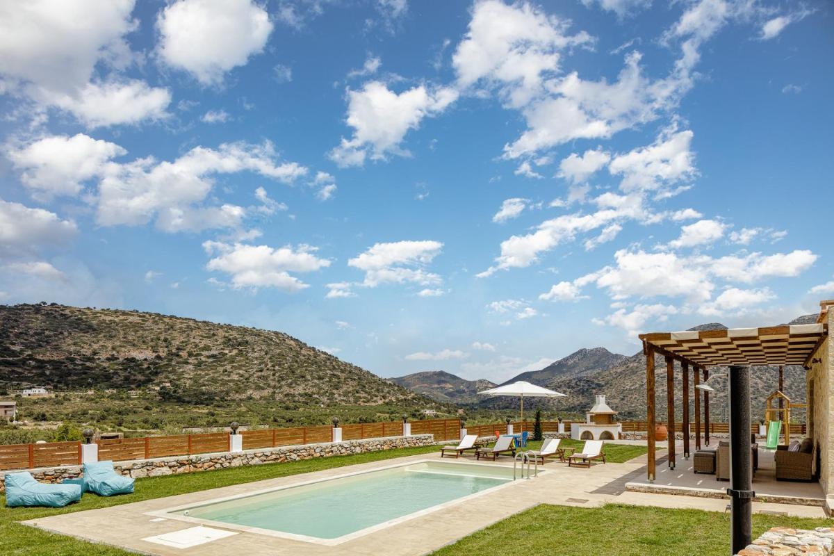 Unique Stonebuilt rural Retreat with private pool! - Housity