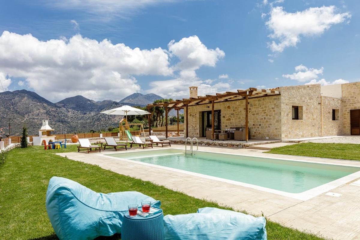 Unique Stonebuilt rural Retreat with private pool! - Housity