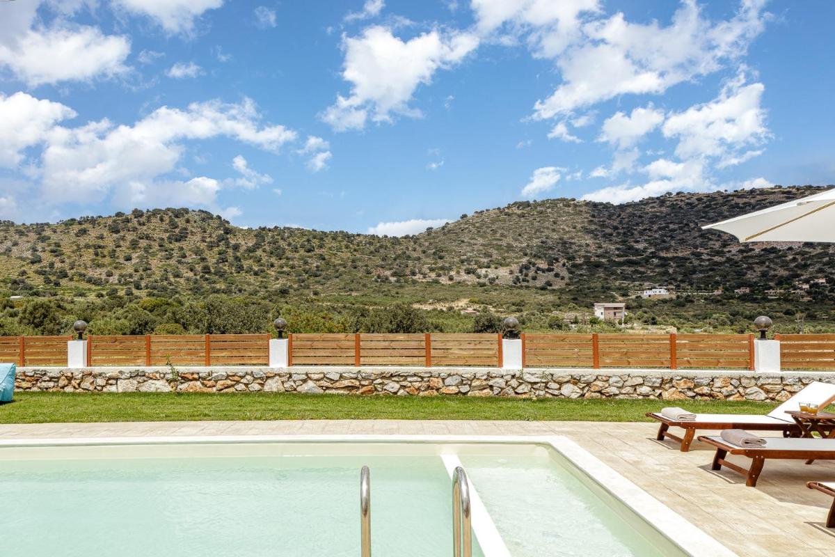 Unique Stonebuilt rural Retreat with private pool! - Housity