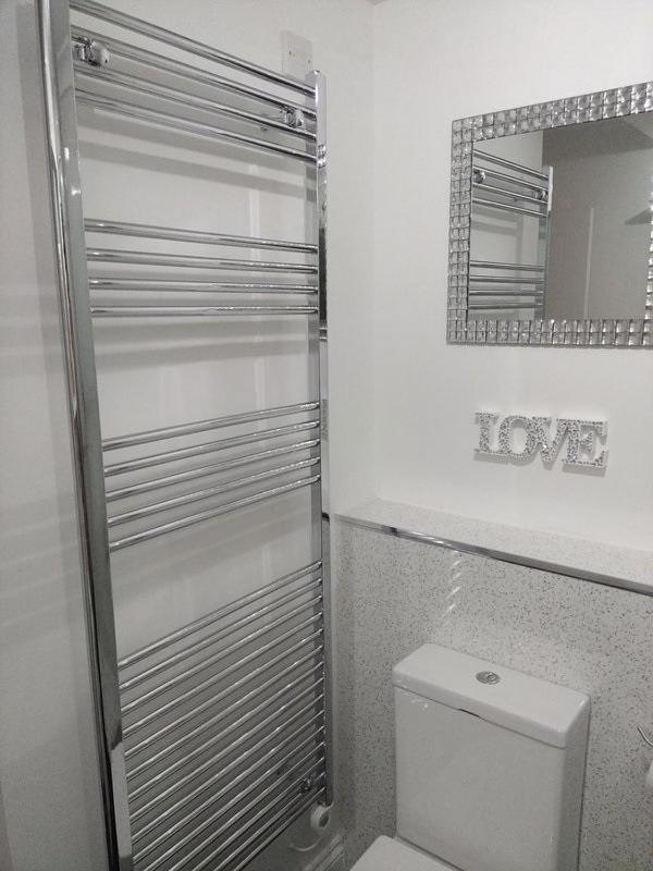 Imperial House Spacious Two Bed Flat with Extra WC Ideal for 2 Couples FREE PARKING - Housity