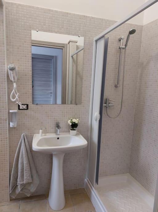 La Casa sulla Via - appartamento al piano terra - Housity