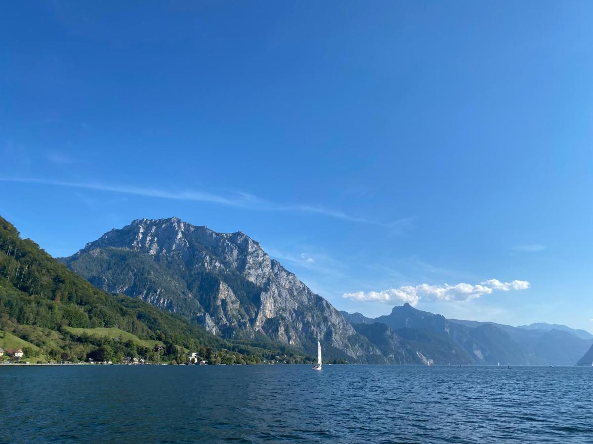 Ferienhäuschen am Traunsee mit Tretboot zur freien Nutzung am Badeplatz - Housity