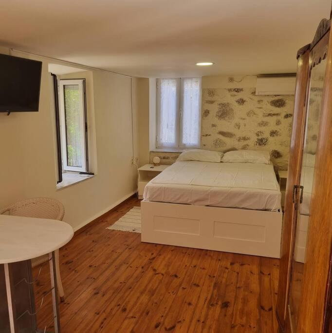 Evi's touch 1 - Housity