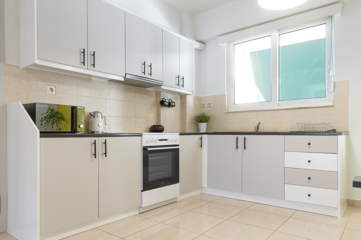 Beautiful Eleni 100 - Housity