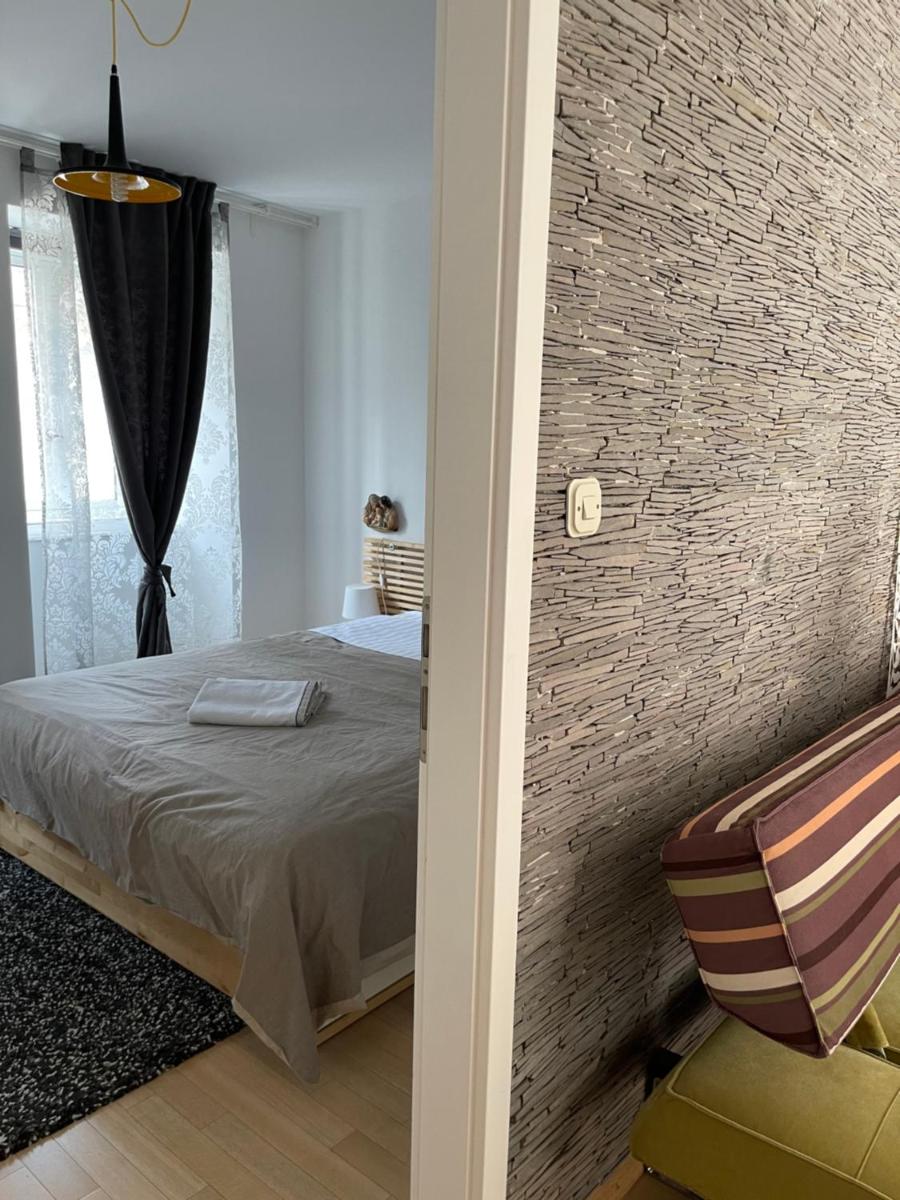Apartments Kremenic - Housity