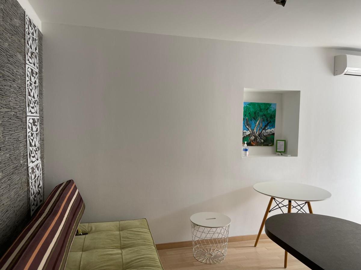 Apartments Kremenic - Housity