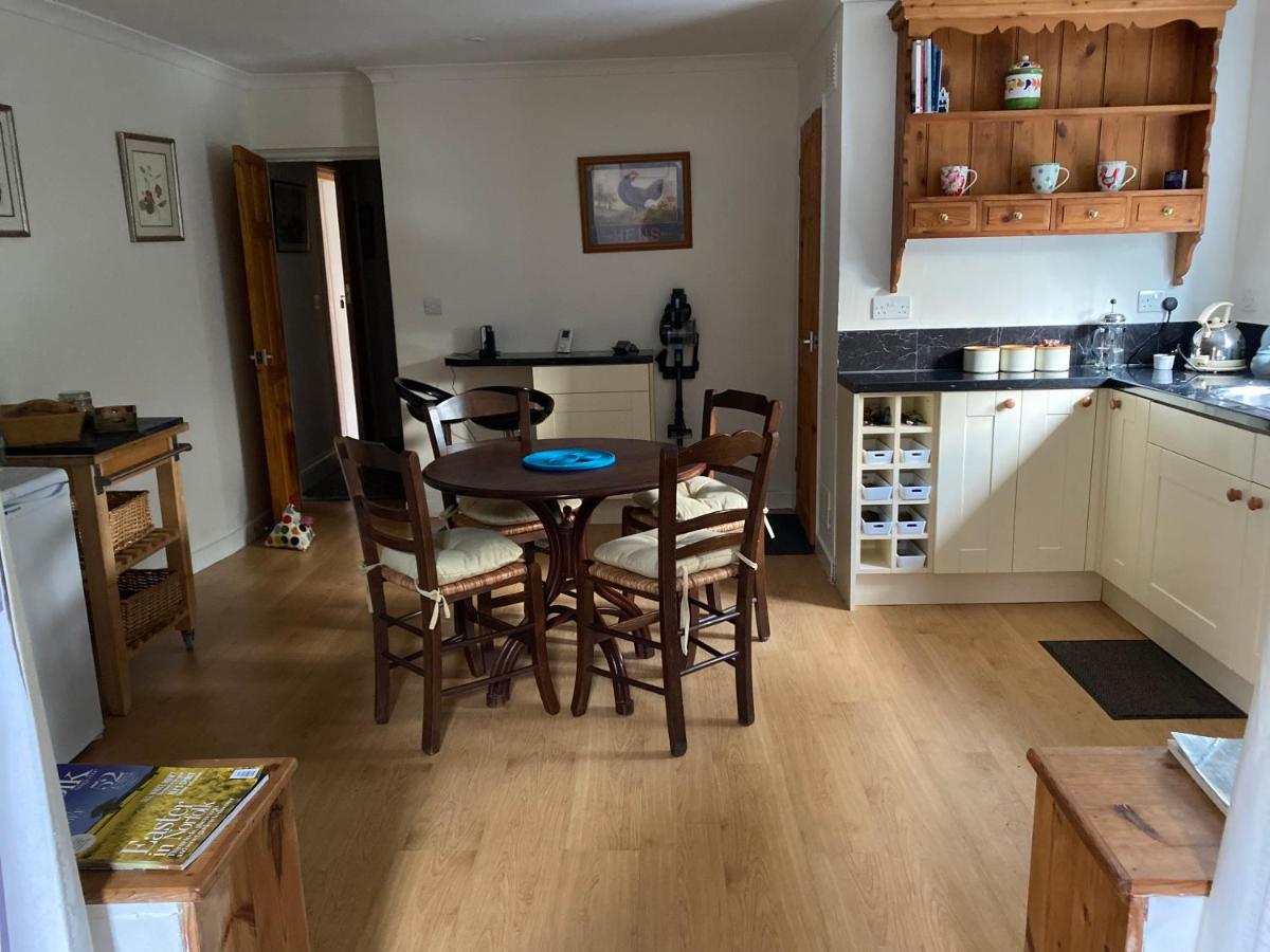 Spacious Annex 2 miles from coast - Housity