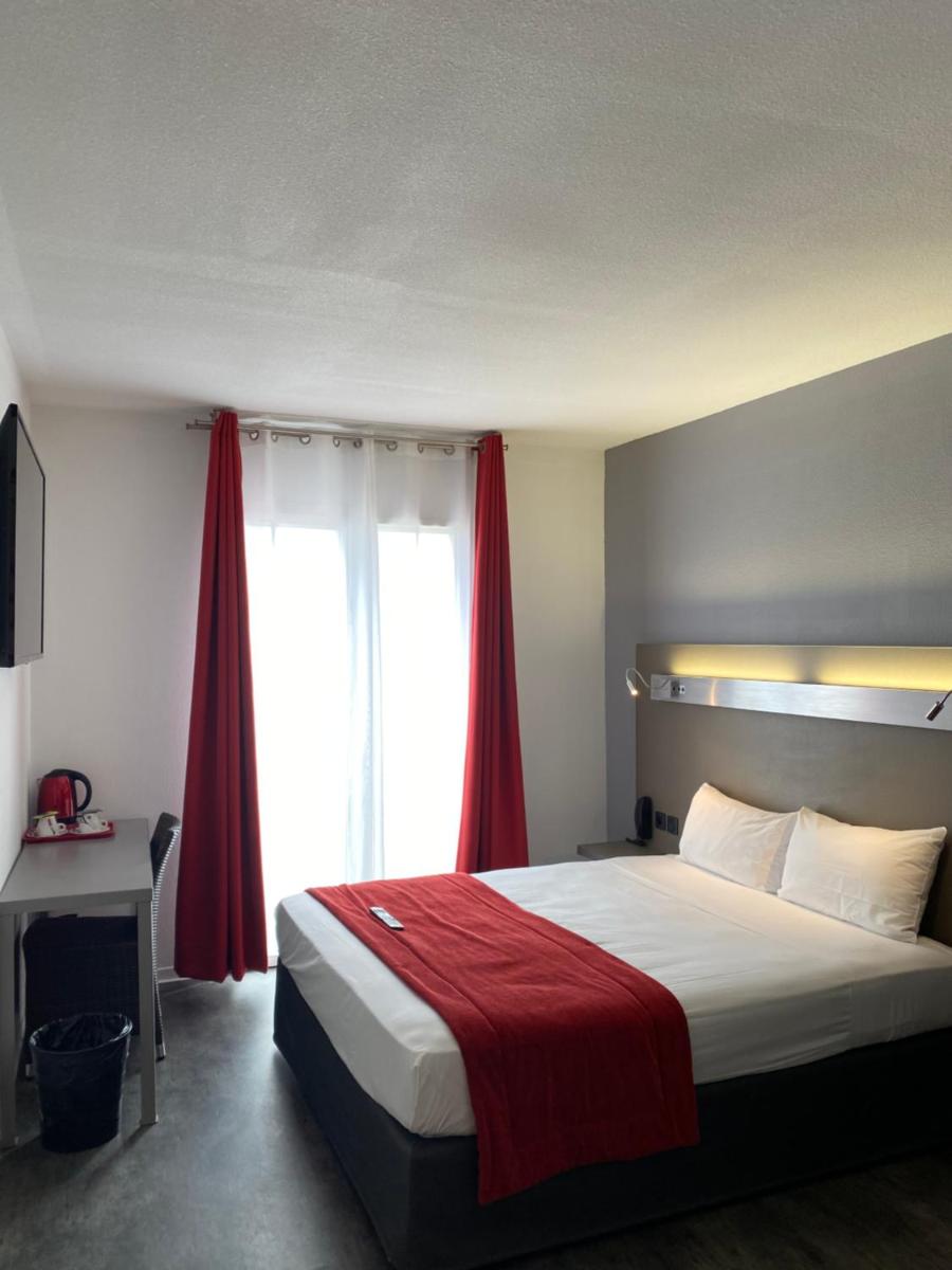Un ou plusieurs lits dans un hébergement de l'établissement The Originals City, Hôtel Les Dômes, Perpignan Sud Saleilles