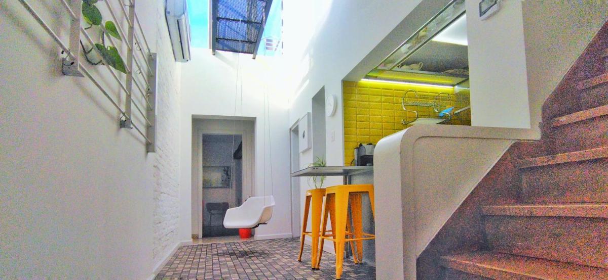 Suitetrails - House with large terrace, jacuzzi and gated parking for one car