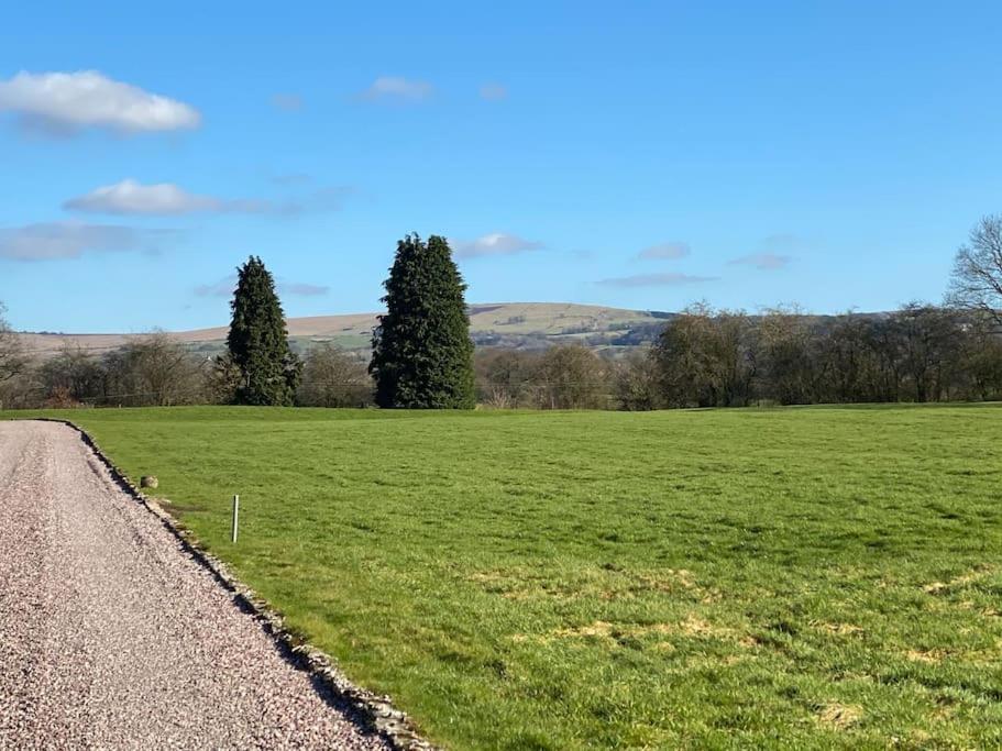 South Cottage - Garden, Views, Parking, Dogs, Cheshire, Walks, Family - Housity