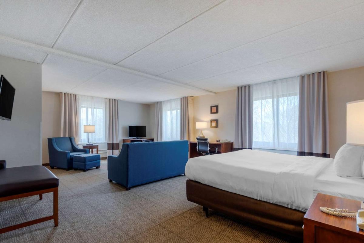 Comfort Inn The Pointe - Housity