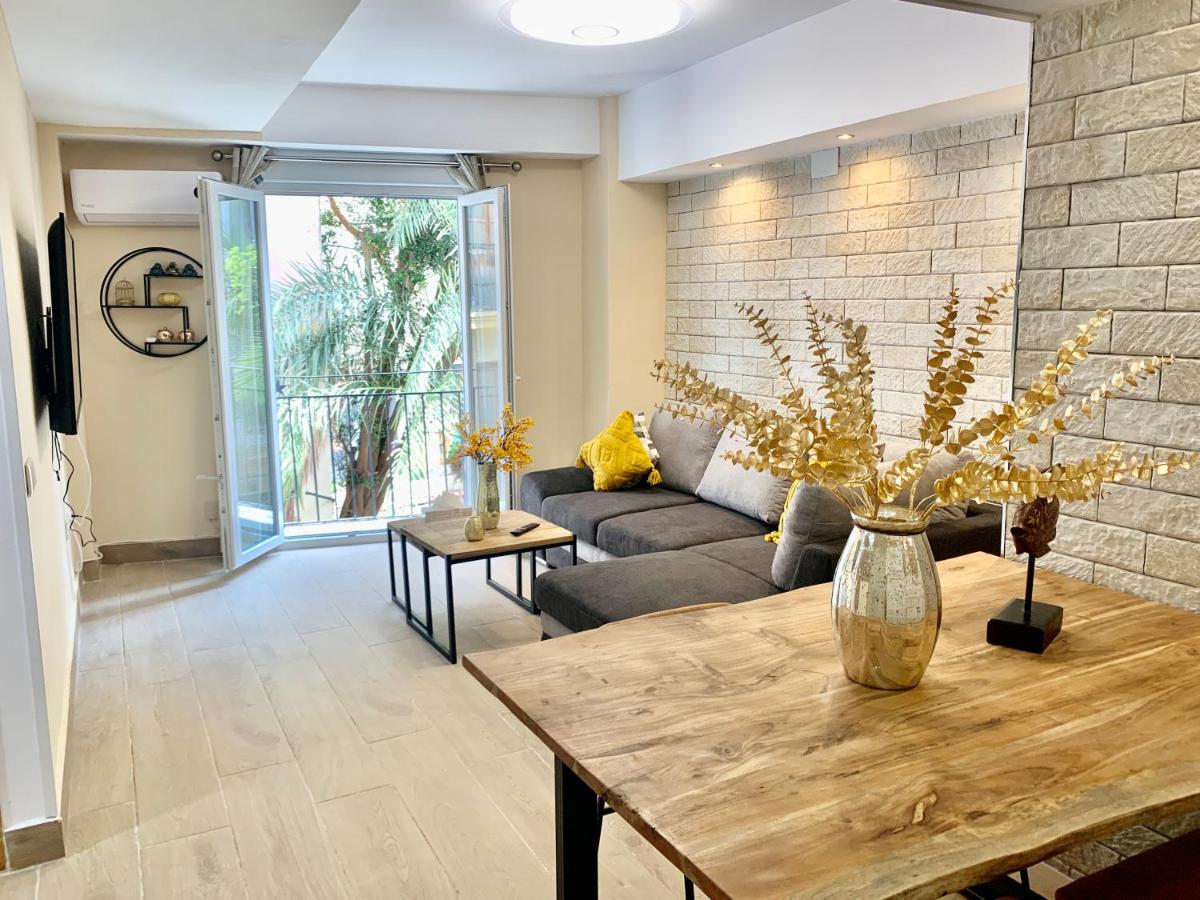 Luxury Apartment by the Sea - Housity