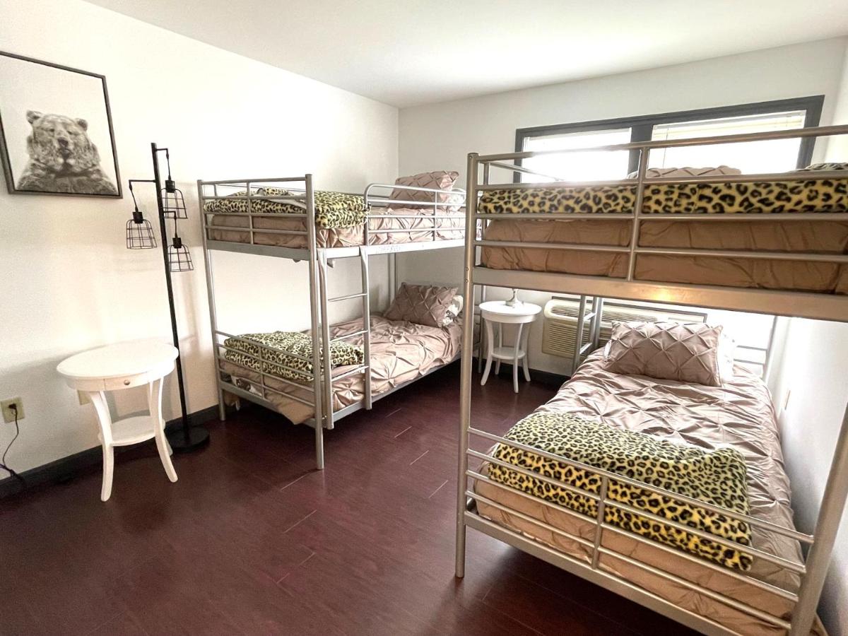 Gorgeous Ski On/Off 2 BR Sleeps 8 Jiminy-Must See Luxury - Housity