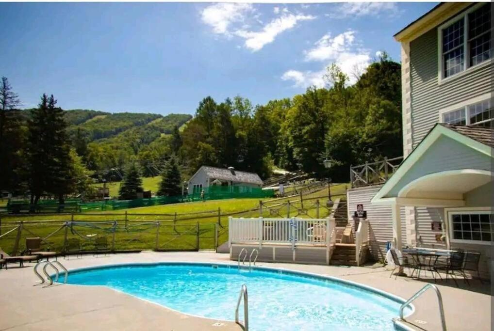 Gorgeous Ski On/Off 2 BR Sleeps 8 Jiminy-Must See Luxury - Housity