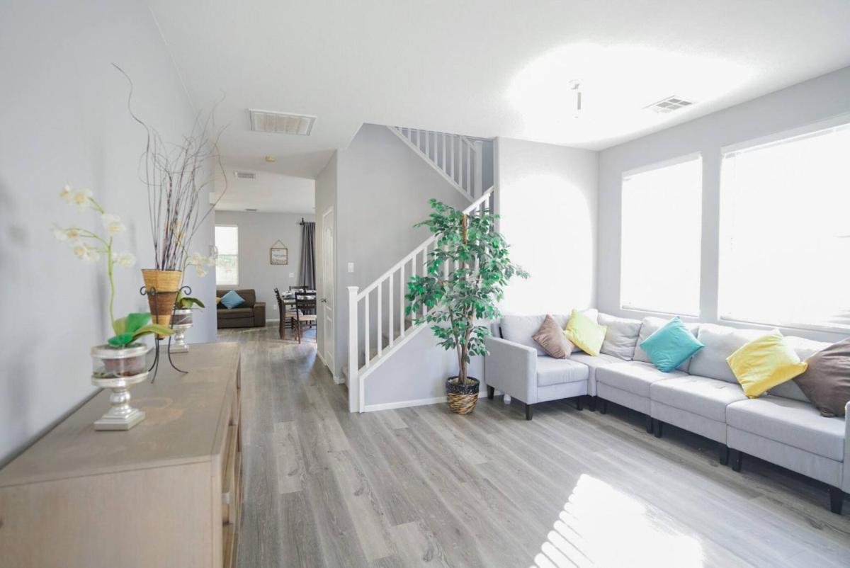 Private HouseBest RatesSleeps 12Parking15 min StripPets allowedBook Now - Housity