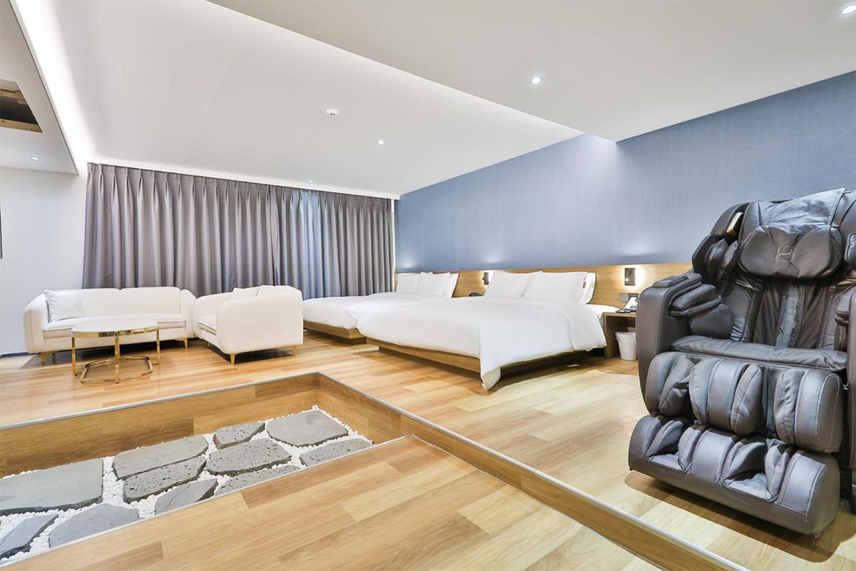 Custom Hotel - Hizvo