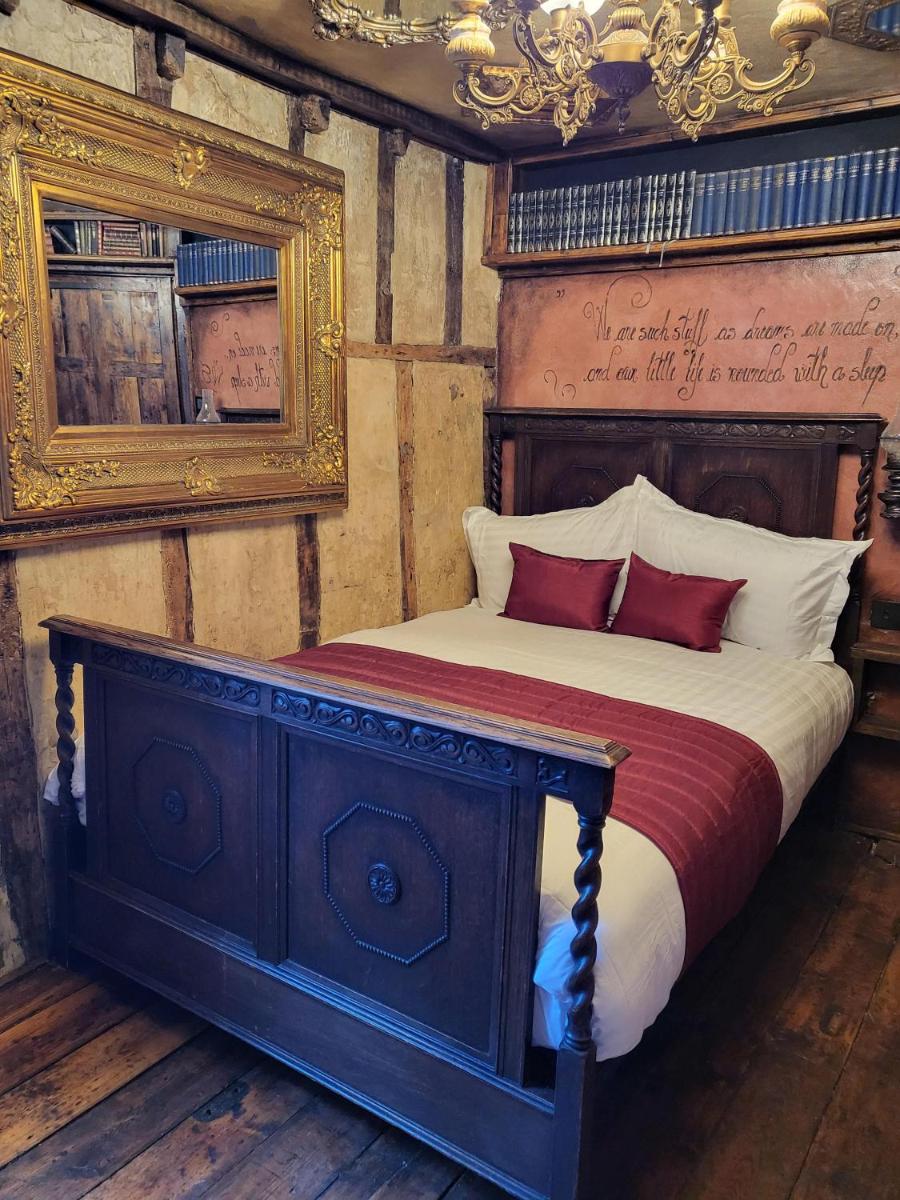 Hocus Pocus Tiny Hotel - Housity