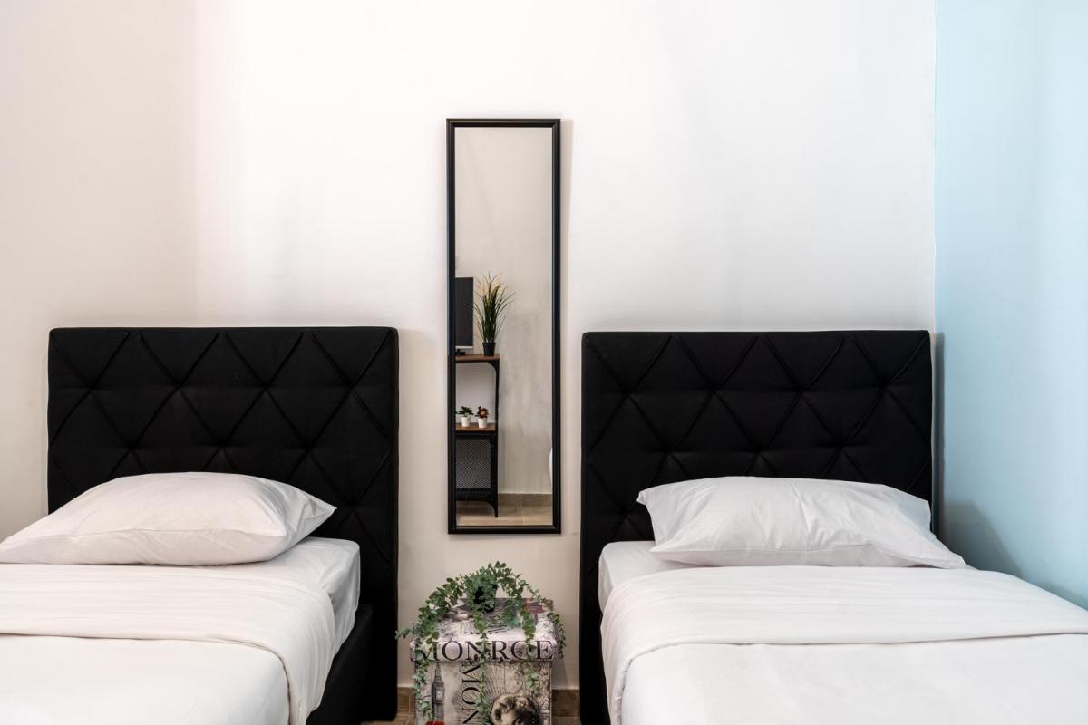 Simba Studio in Larnaca w/ Terrace - Housity