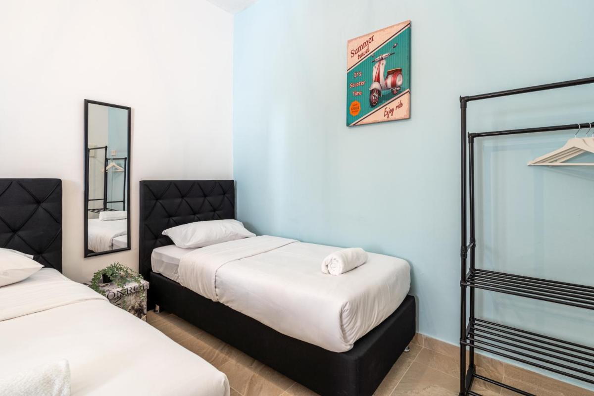Simba Studio in Larnaca w/ Terrace - Housity