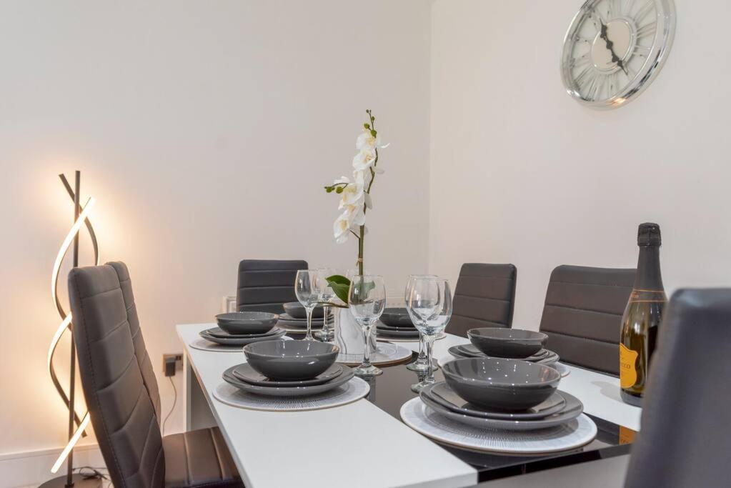 Stunning New Build House Near Clatterbridge - Housity