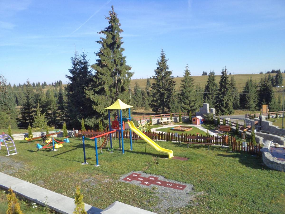 Pensiunile Zori de Zi si Apus de Soare - Housity