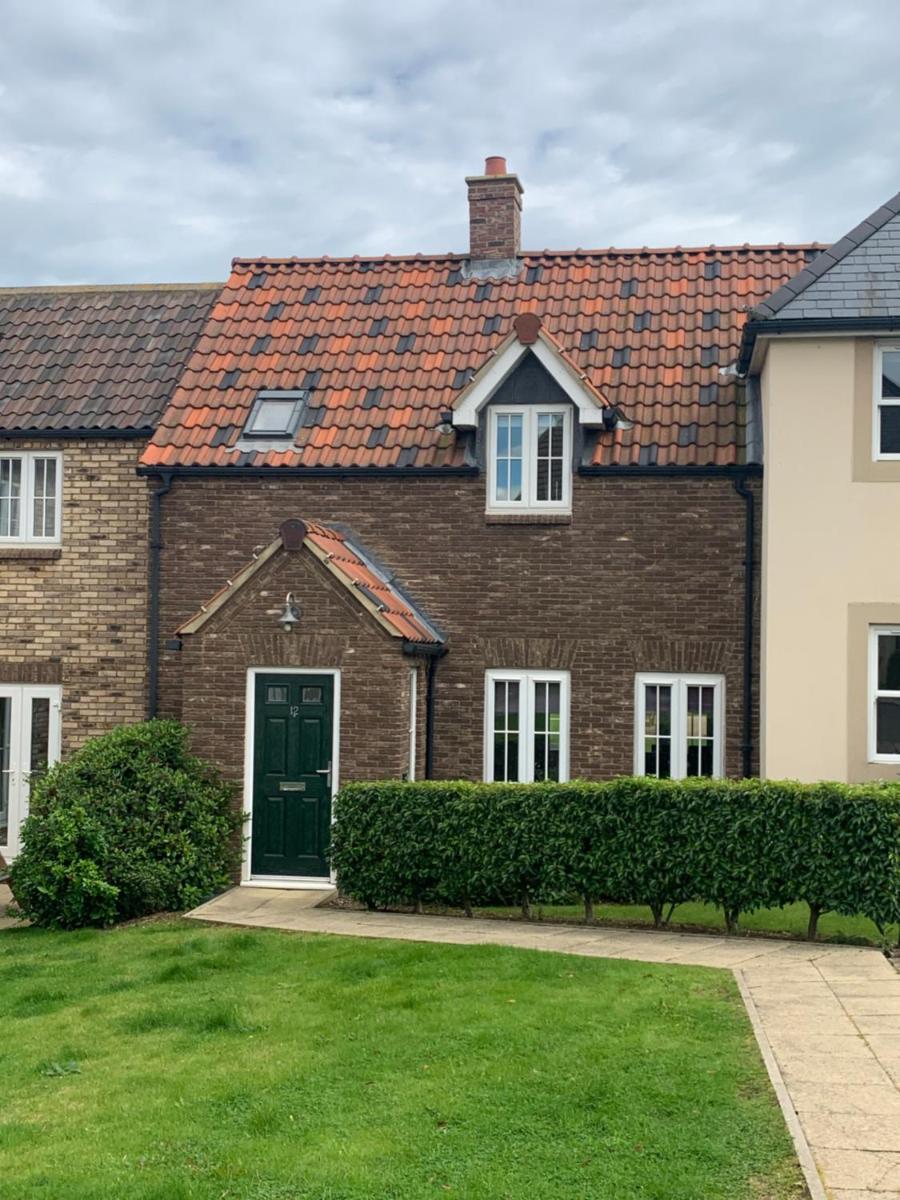 Dream Weaver 2 Bedroomed cottage on The Bay, Filey with on-site gym and swimming pool - Housity