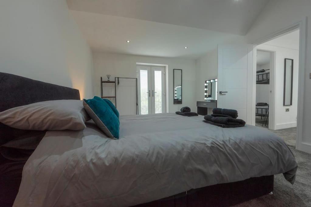 Stunning New Build House Near Clatterbridge - Housity