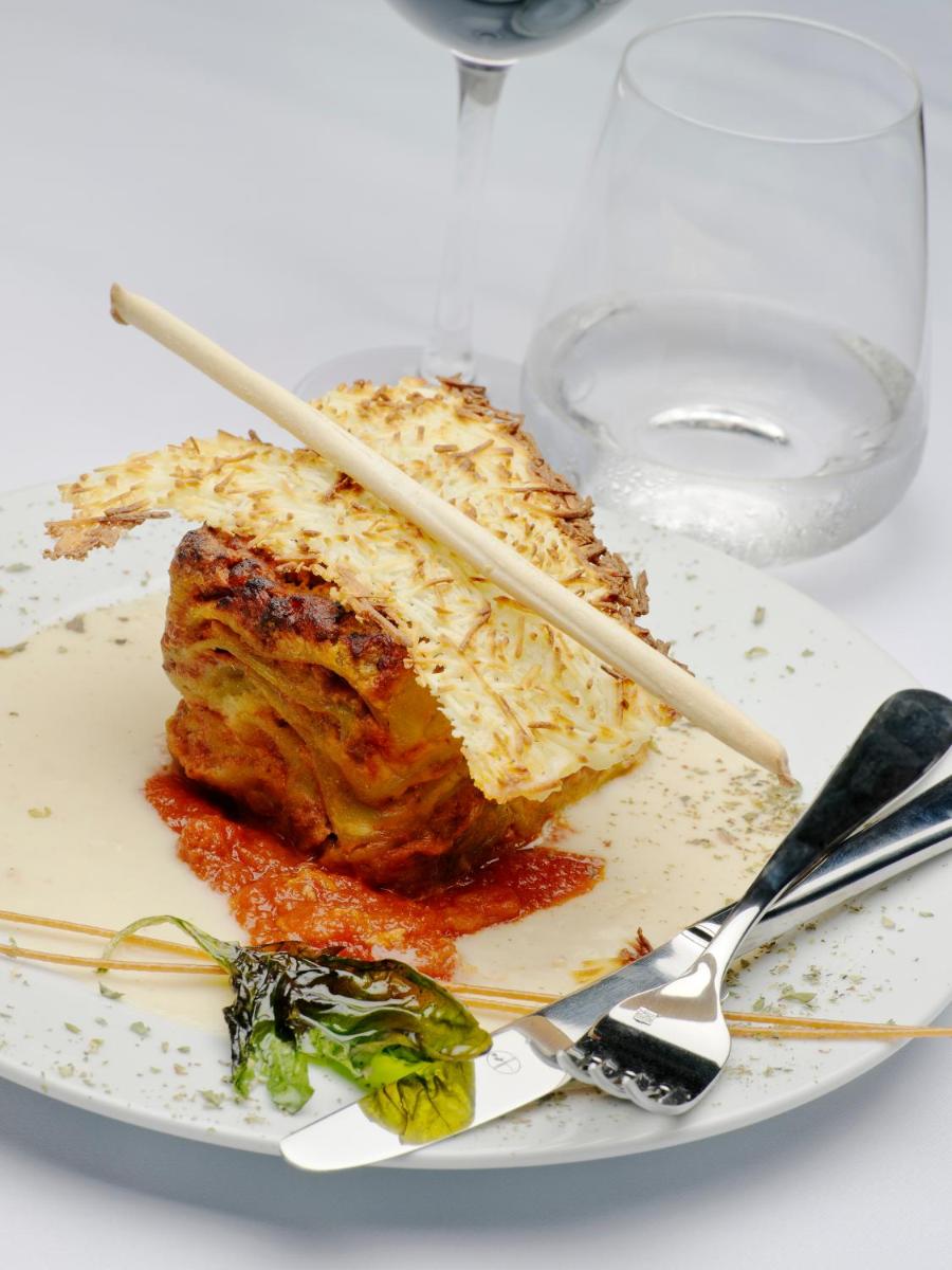 Comida en o cerca de este hotel