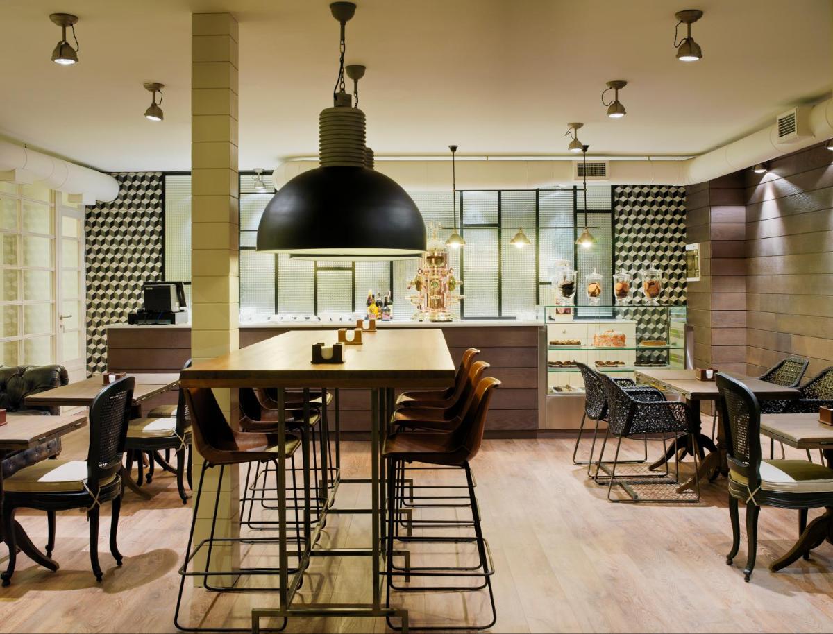 Un restaurante o sitio para comer en H10 Conquistador