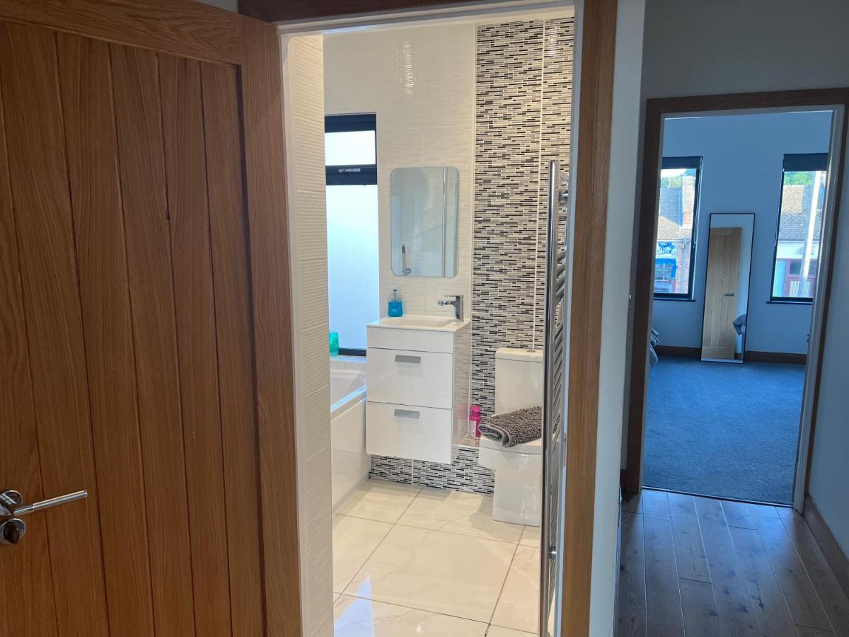 Broadway Beach Homes AirBnb with Hot tub - Housity