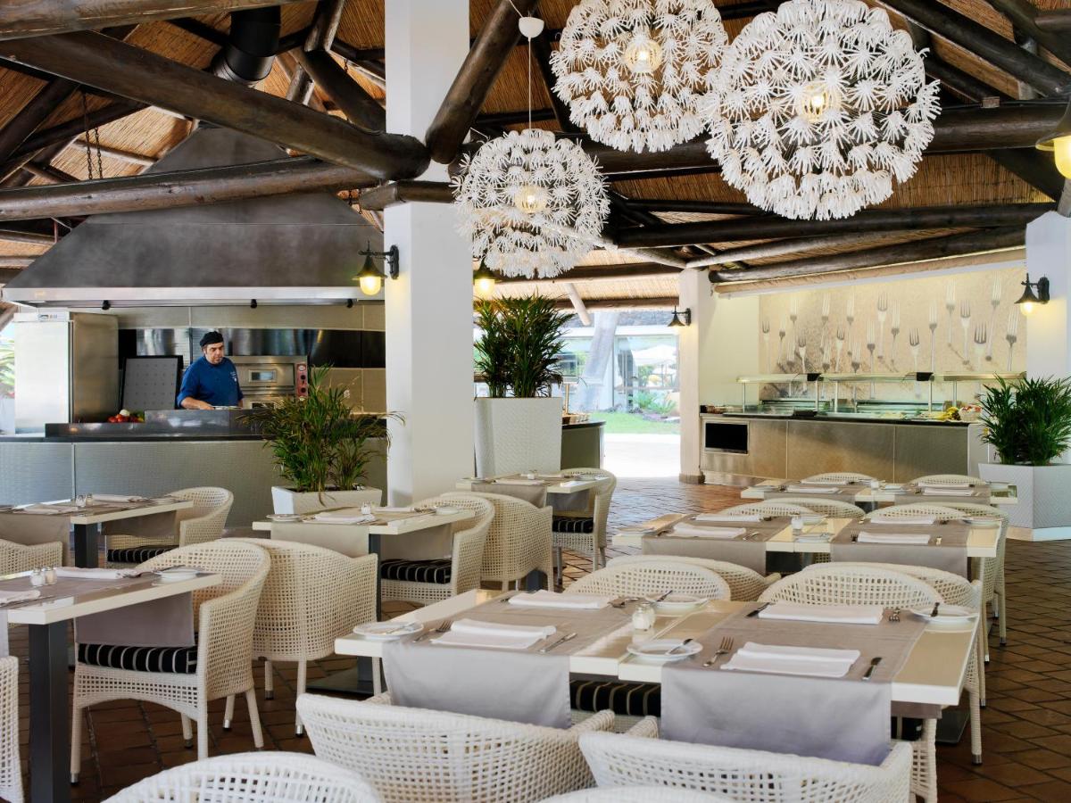 Un restaurante o sitio para comer en H10 Conquistador