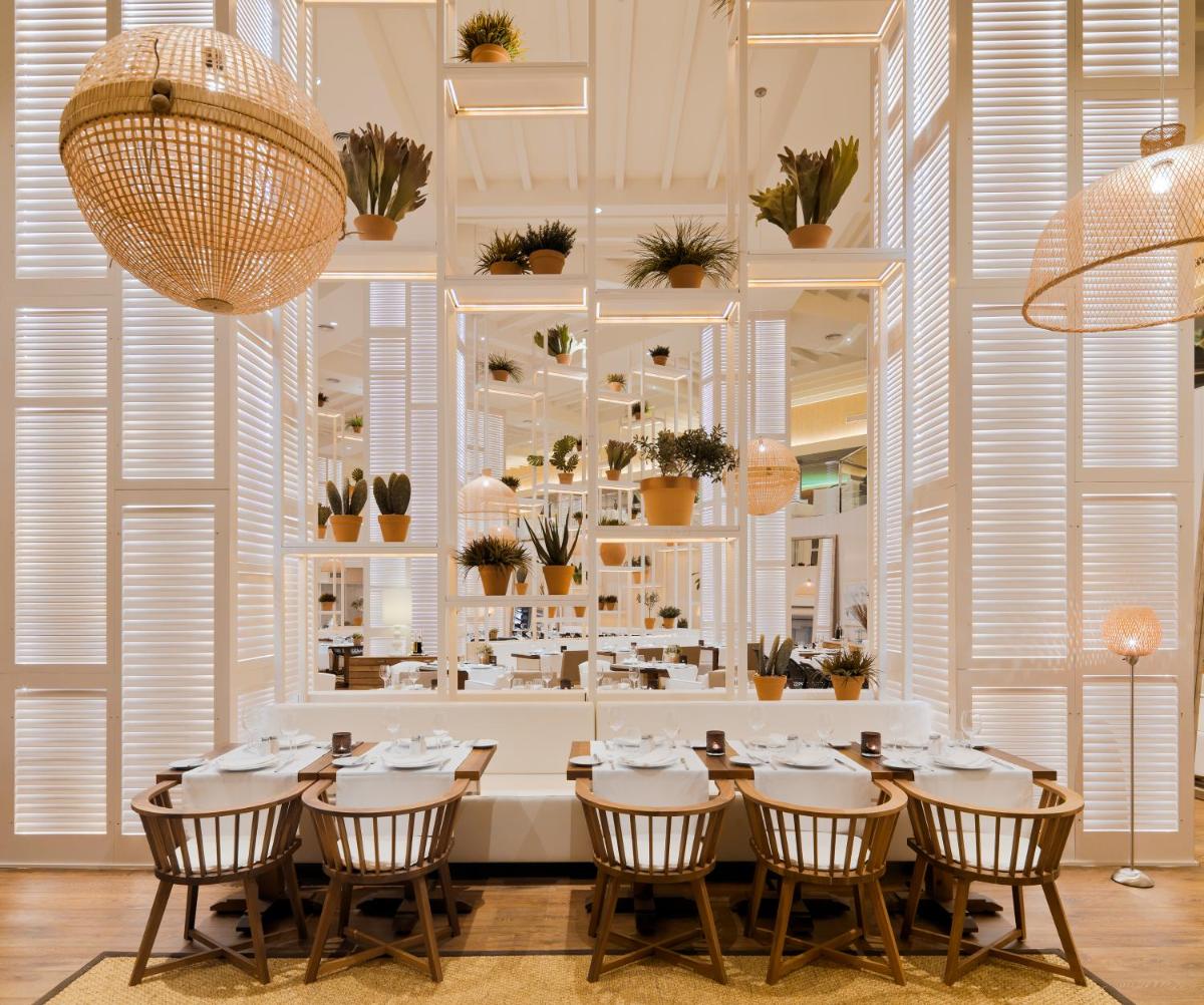 Un restaurante o sitio para comer en H10 Conquistador