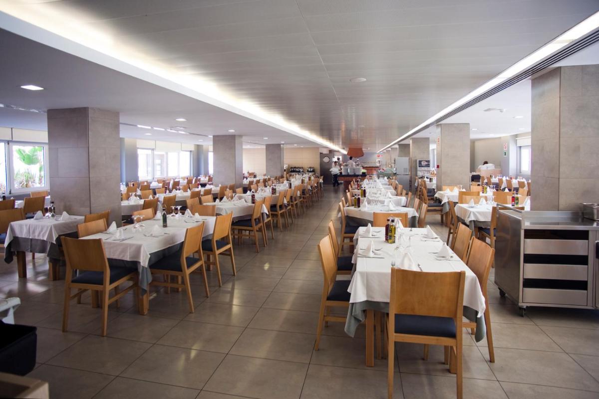 Un restaurante o sitio para comer en Hotel Acuazul