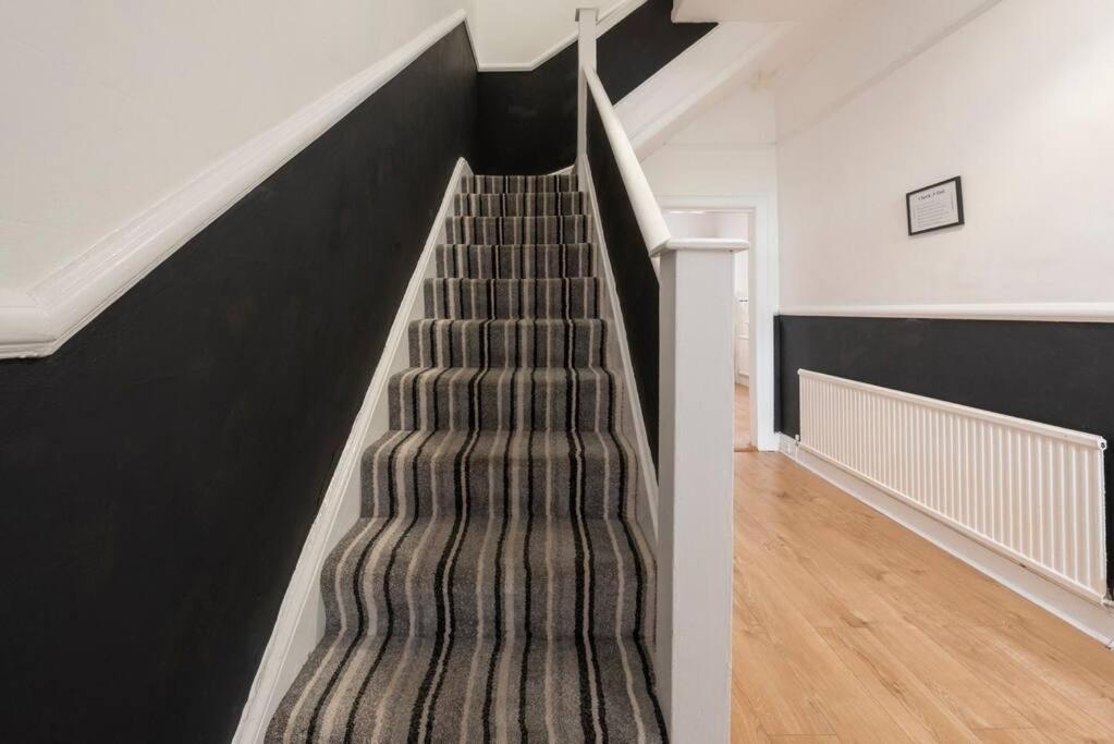 Superb House - 2 Lorn Street - Housity