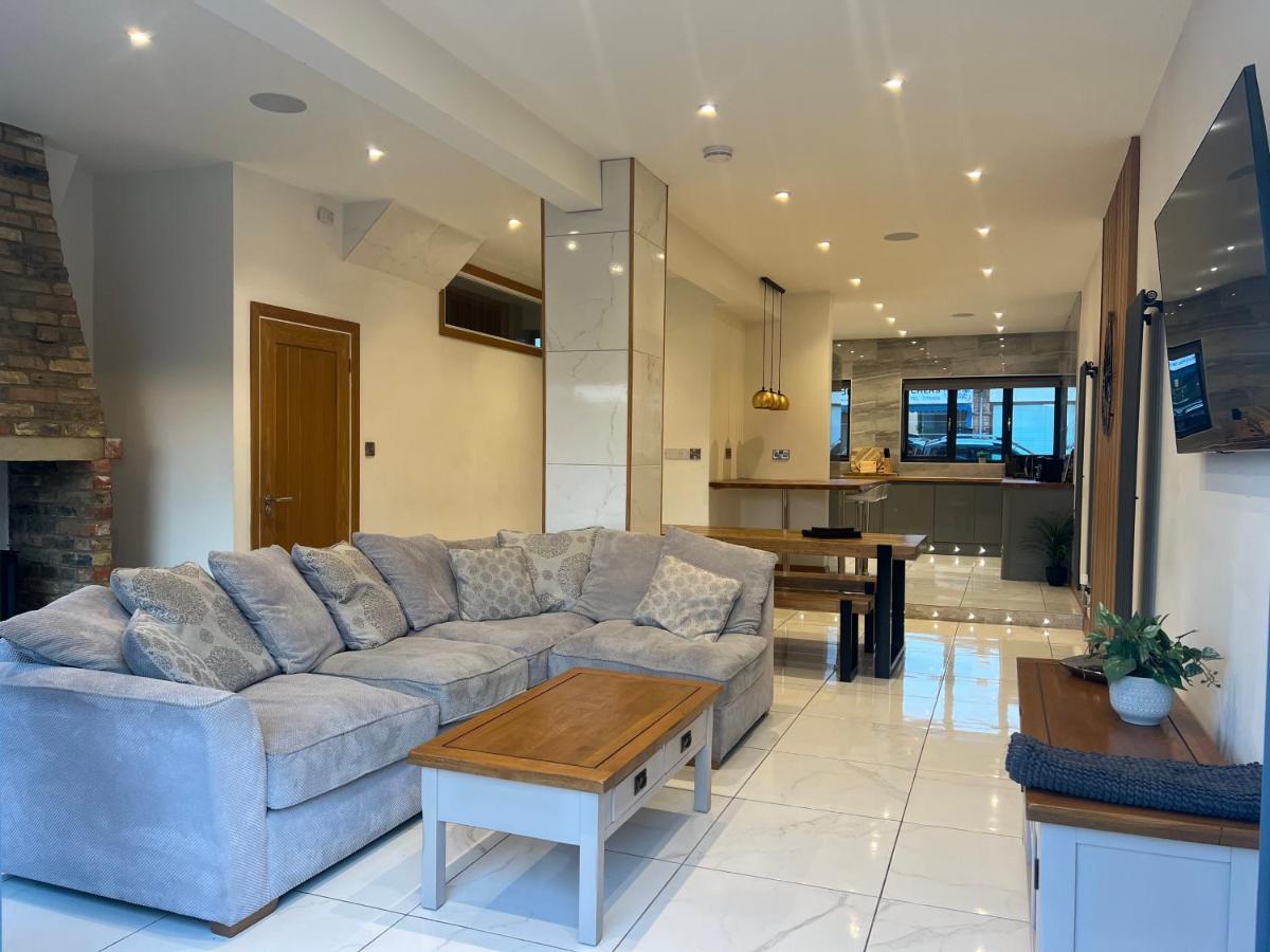 Broadway Beach Homes AirBnb with Hot tub - Housity