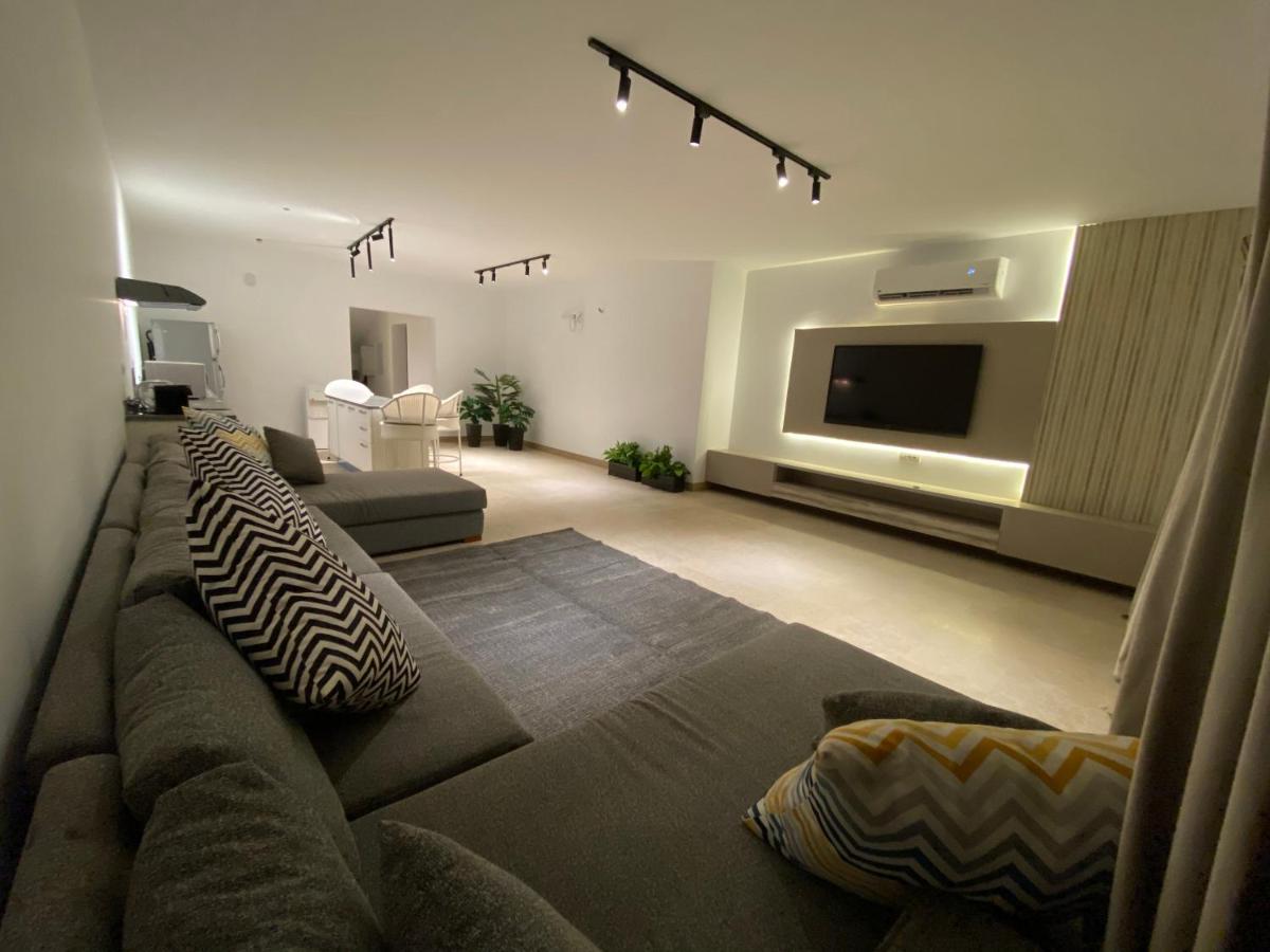 Panoramic infinity view Spacious penthouse in SwanLake Ras-Elhkma - Housity