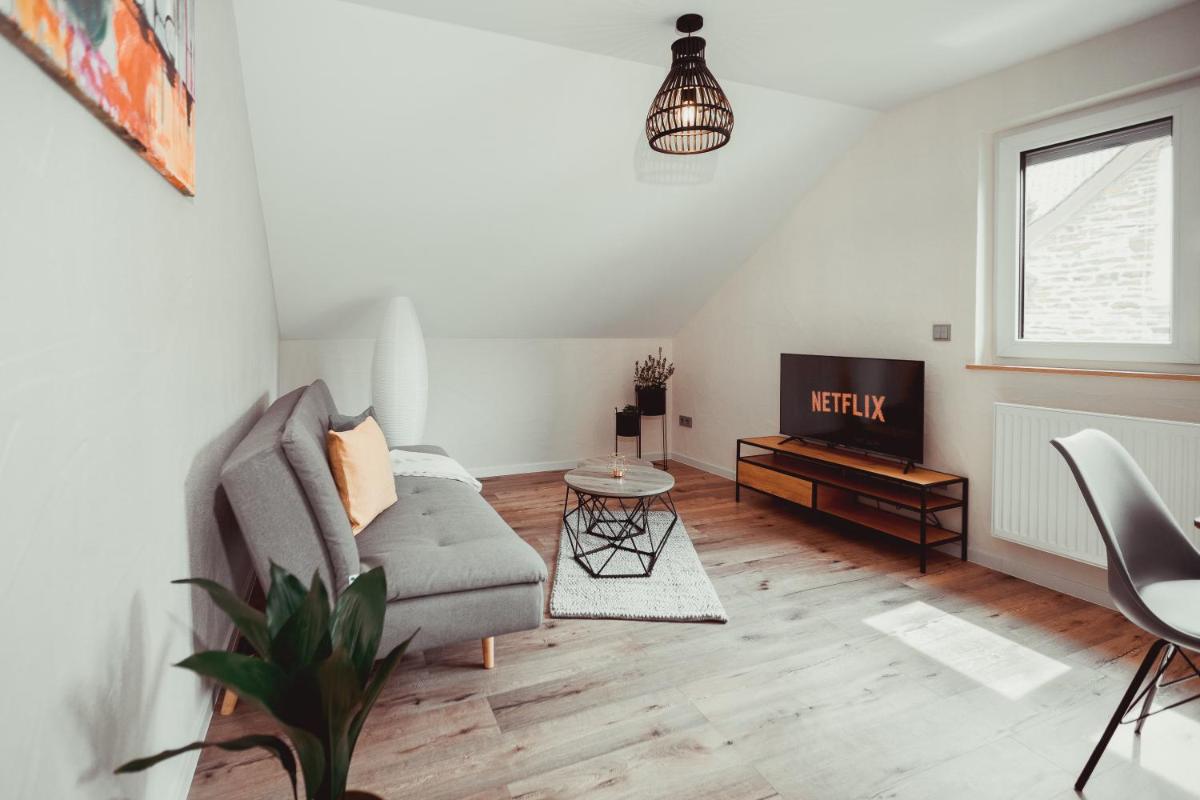 Exklusive Ferienwohnung an der Mosel - Top Ausstattung - Dachterrasse - E-Ladestation - Netflix - Housity