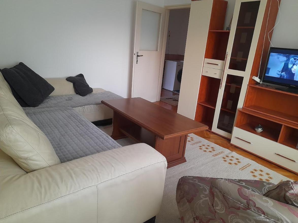 Apartman Bulevar Stupine - Housity