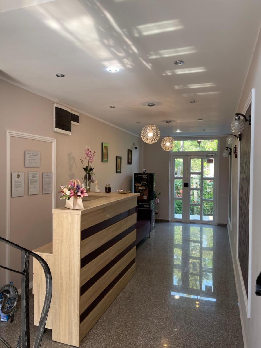 Magnific Sis - Housity