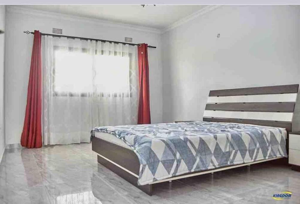 Suitetrails - 3-bedroom apartment located in a Complex Ibex Hill