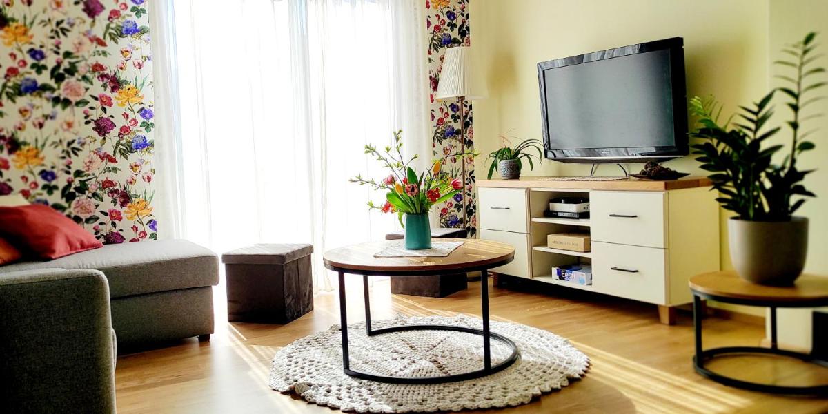 Kärdla Vabaduse Holiday Apartment with Garden - Housity