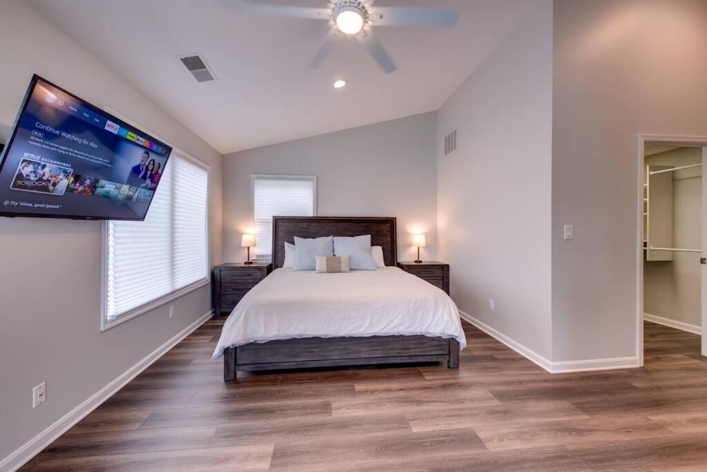 The Riverhaus: Skyline Views, Mins to DT Cincy - Housity